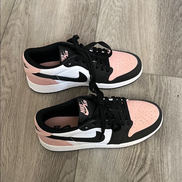 Nike Air Jordan 1 Women's Black and Pink Sneakers - Picture 1 of 6